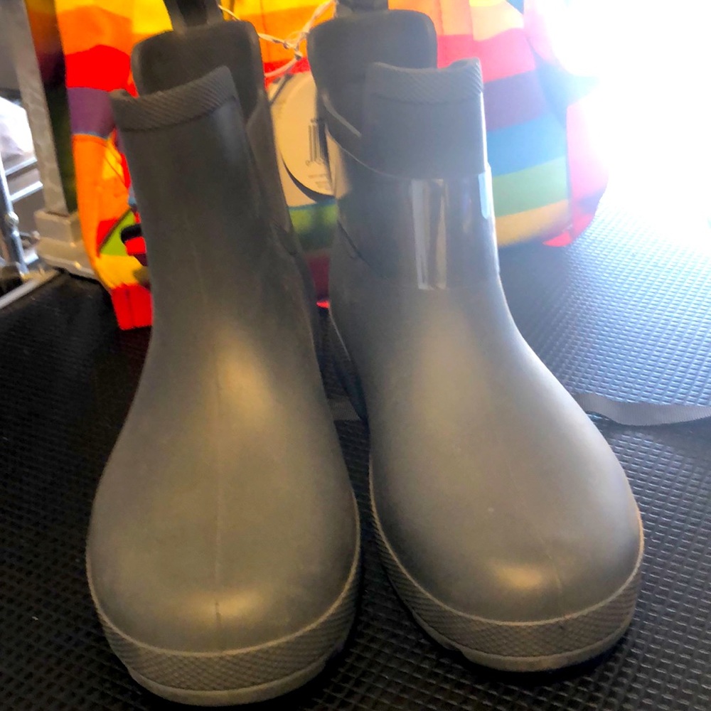 Women’s rain boots